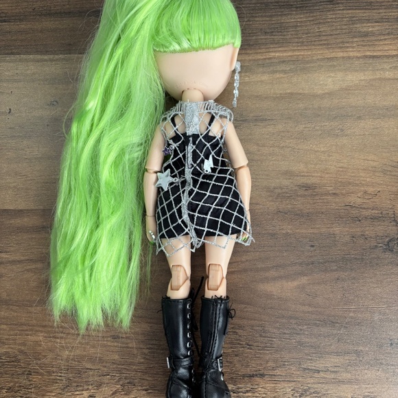 Rainbow High JADE HUNTER Fantastic Fashion Toy Doll Green & Black 2019 - Picture 9 of 13